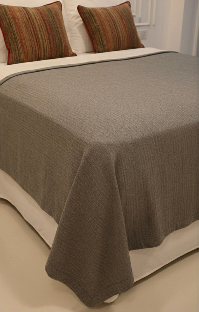 Çift Taraflı Müslin Yatak Örtüsü (Siyah/Beyaz)