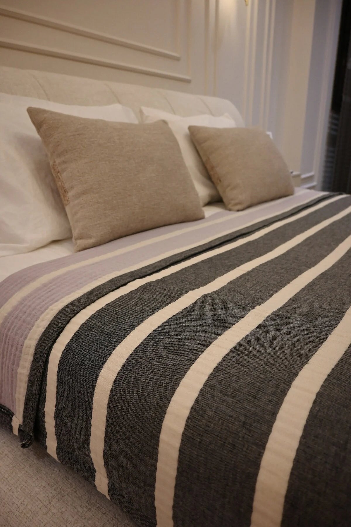 Double-Sided Muslin Quilt Black/Purple