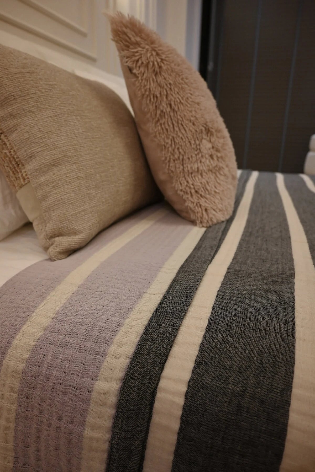 Double-Sided Muslin Quilt Black/Purple