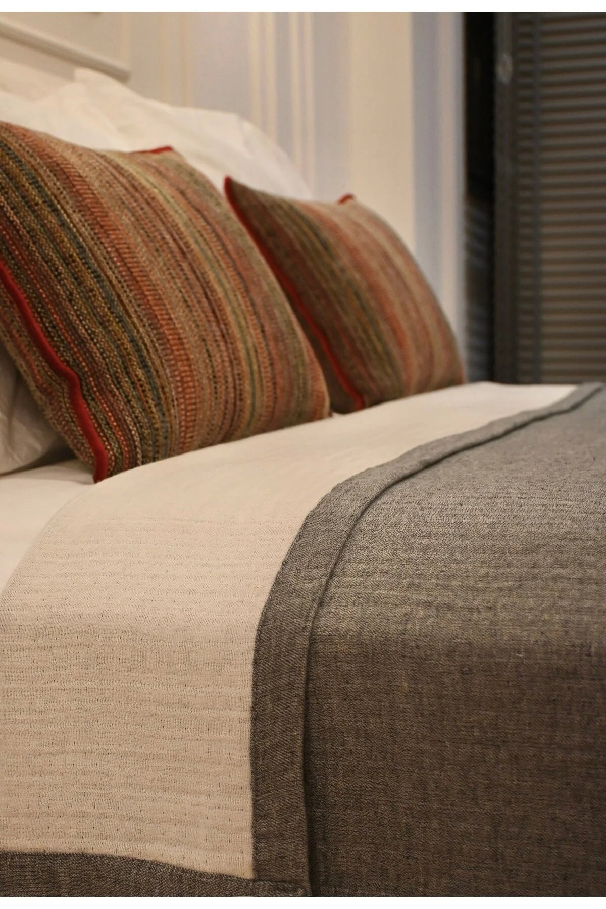 Çift Taraflı Müslin Yatak Örtüsü (Siyah/Beyaz)